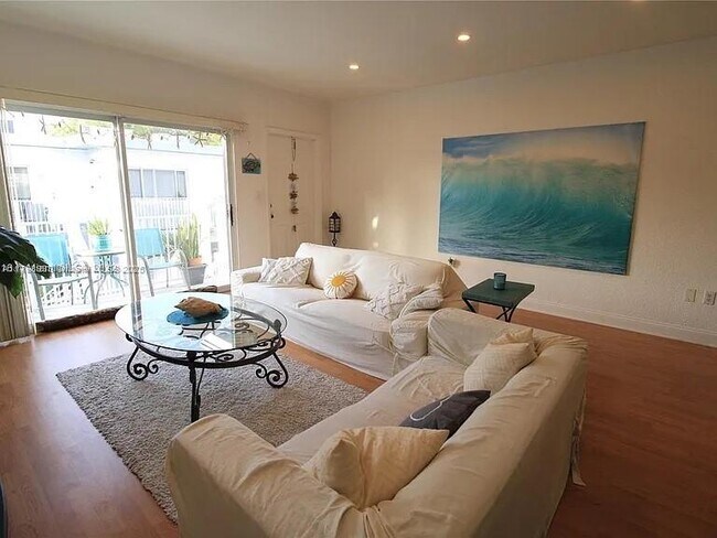 Building Photo - 9260 Bay Harbor Terrace