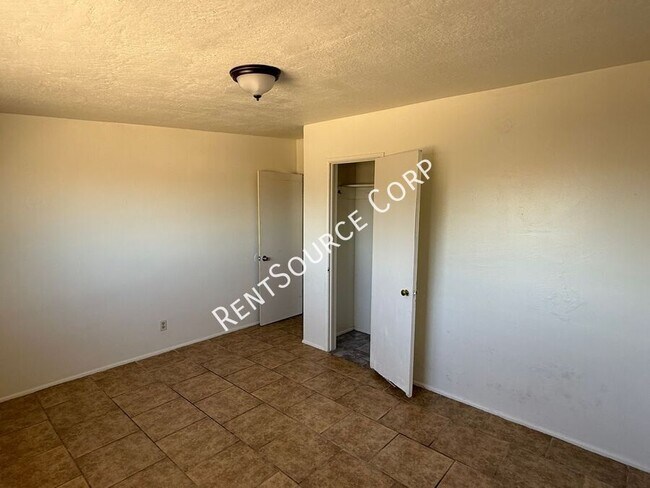 Building Photo - 25498 Dayton Ave
