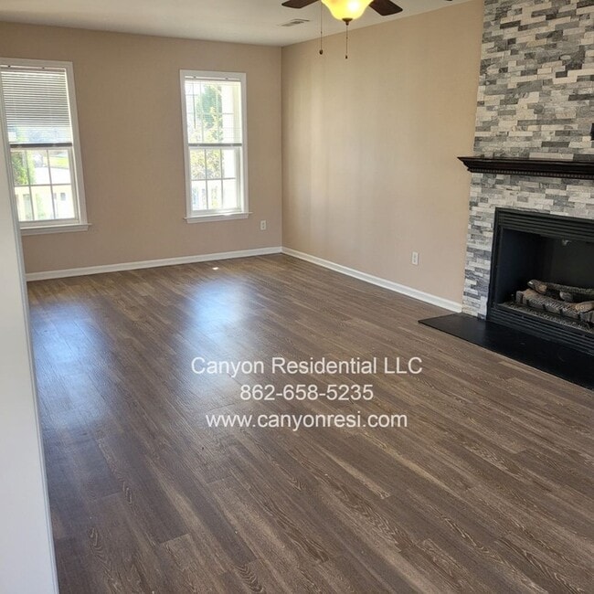 Building Photo - 4396 Moat Dr