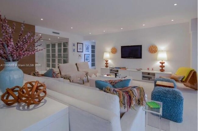 Building Photo - 1800 NE 114th St