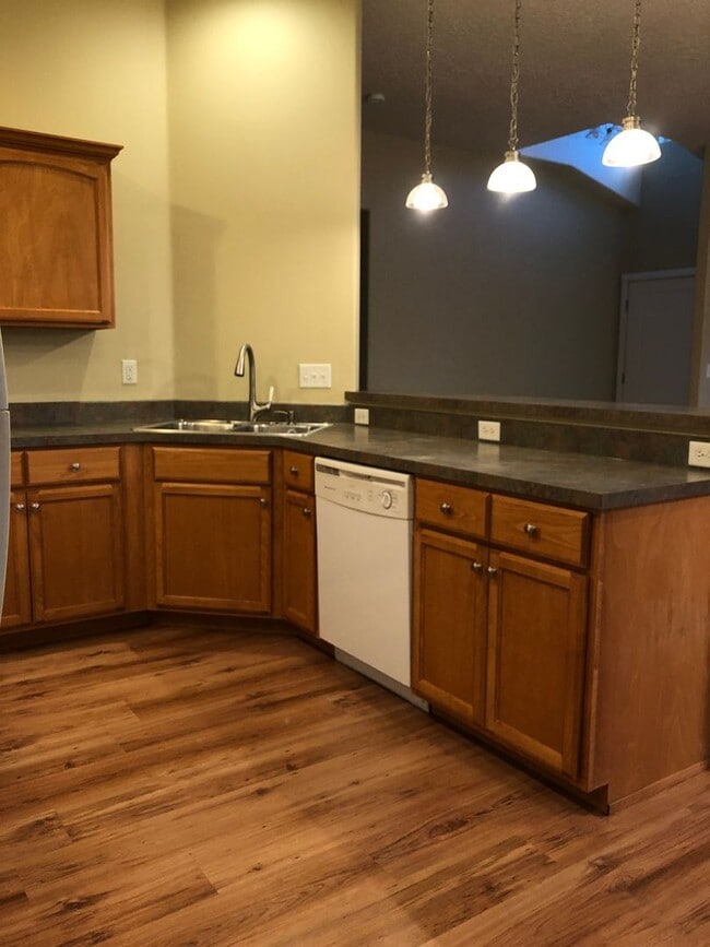 Building Photo - 3 Bed, 2 Bath Dallas Home!