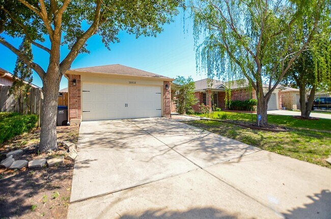 Building Photo - 18818 Driftwood Springs Dr