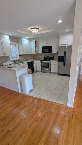 Building Photo - 411 Boyle Rd