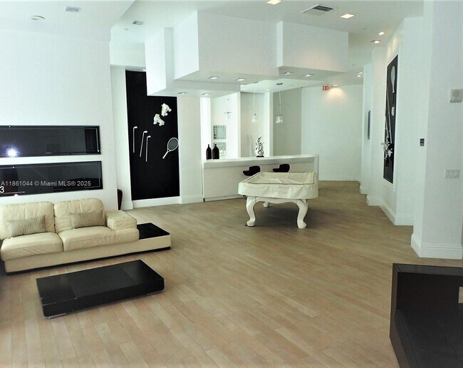 Building Photo - 350 S Miami Ave