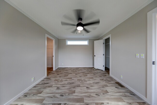 Building Photo - 5233 Clarksville Rd