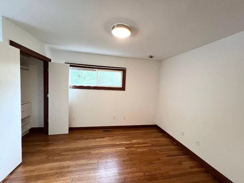 Building Photo - 2434 Overlook Rd