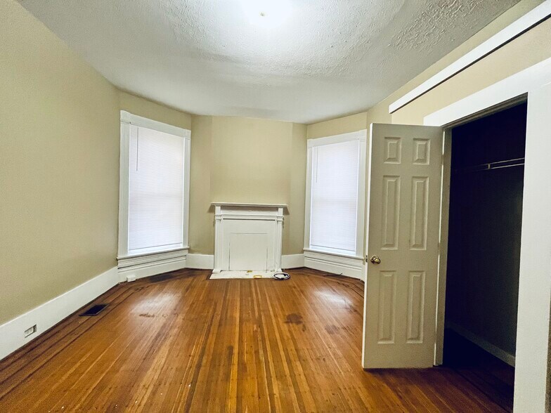 Building Photo - 1239 S Brook St