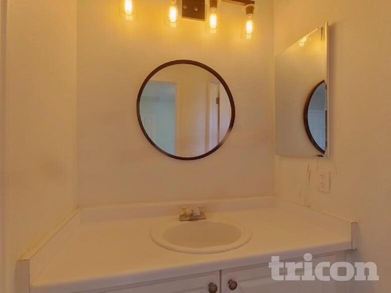 Building Photo - 8785 Katherine Ct