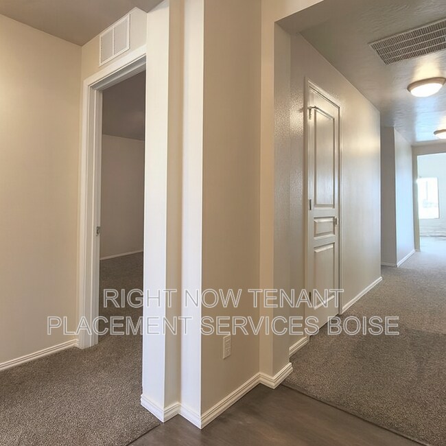 Building Photo - 25 S Shumway Ave