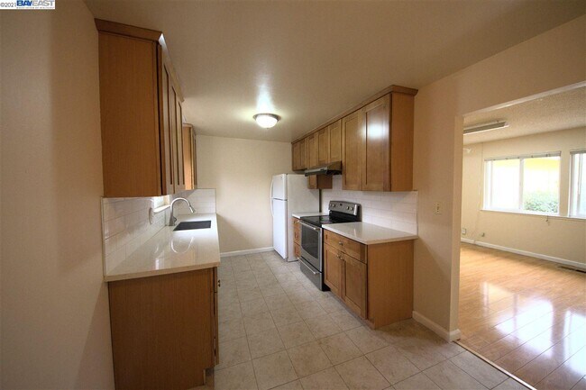 Building Photo - 1345 Kingfisher Way