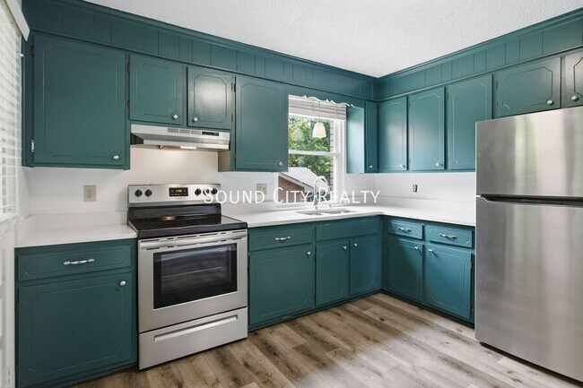 Building Photo - 923 Oak Vale Dr