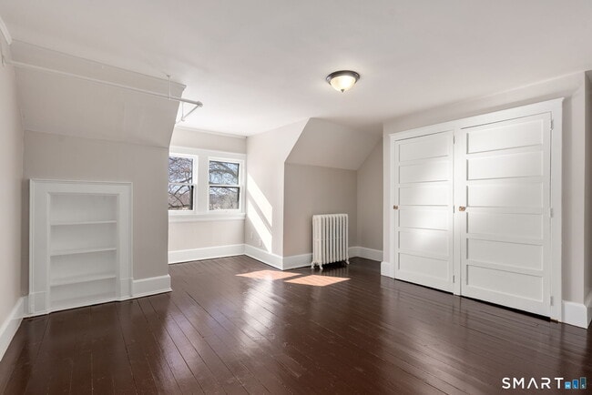 Building Photo - 360 Farmington Ave