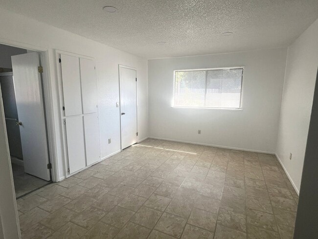 Building Photo - 10387 S White Rock Rd