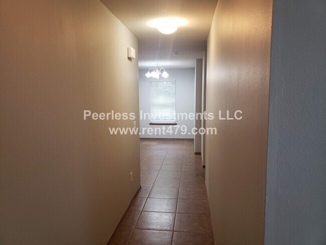Building Photo - 1043A Vale St