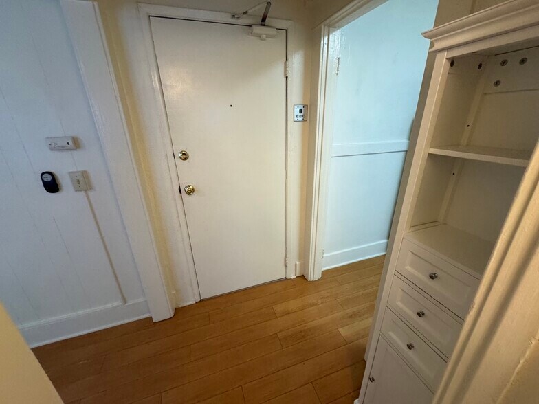 Building Photo - 40 Brooks Ave