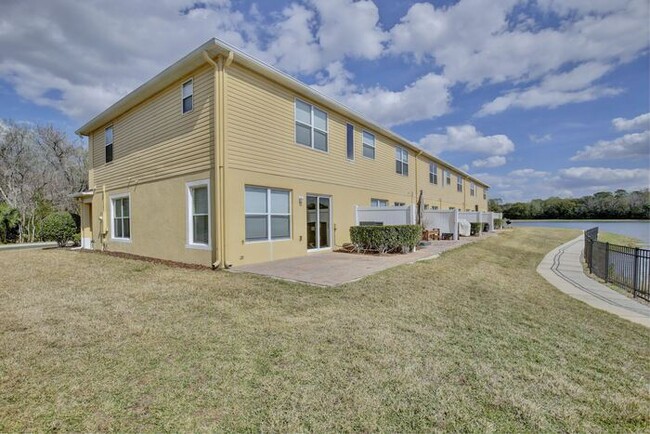 Building Photo - Spacious 3/2.5 End-Unit with Breathtaking Lake Views in Sanford!