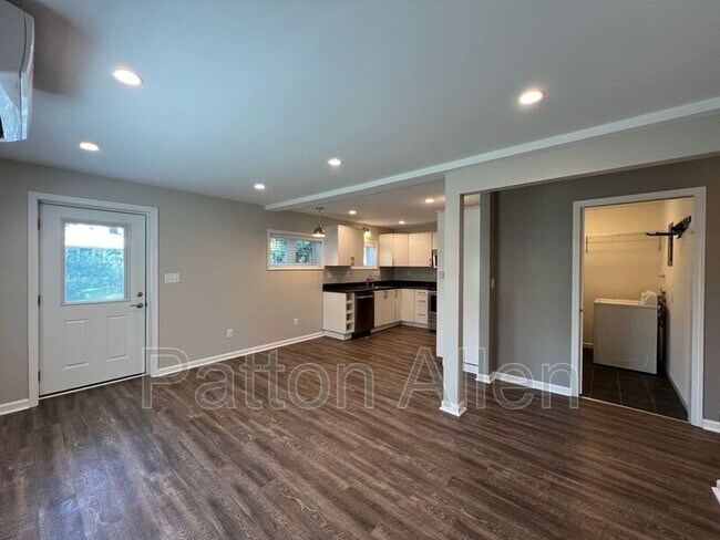 Building Photo - 109 Barnard Ave