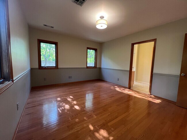 Building Photo - Gardener's Dream!  2 Bedroom house on quiet corner lot