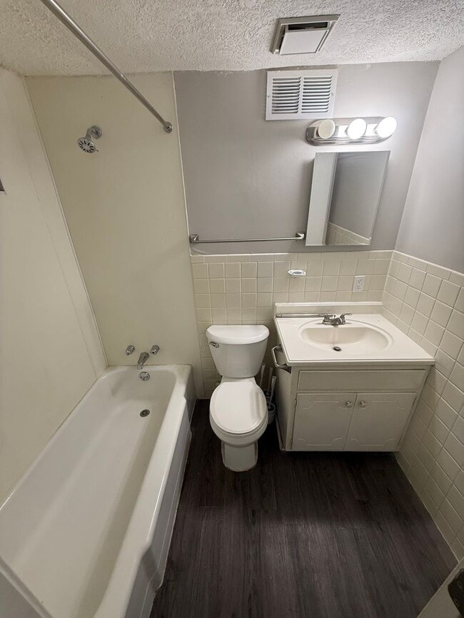 Building Photo - 903 1/2 Fredrick St