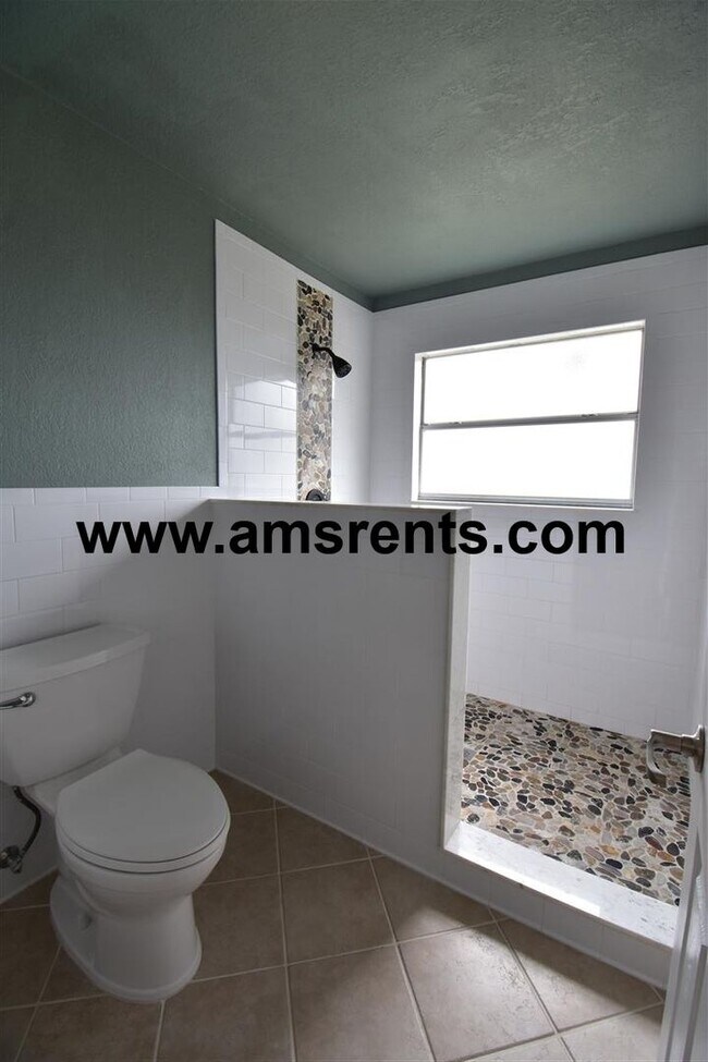 Building Photo - Spacious 3 bedroom House in Orlando