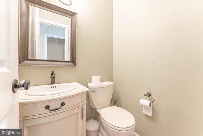 Building Photo - 11 Chateau Cir