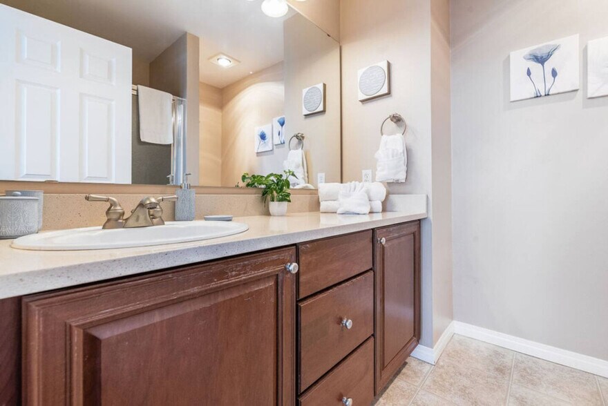 Building Photo - 2325 S G St