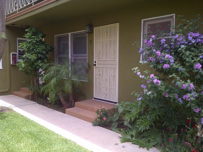 Building Photo - 1334 E 1st St