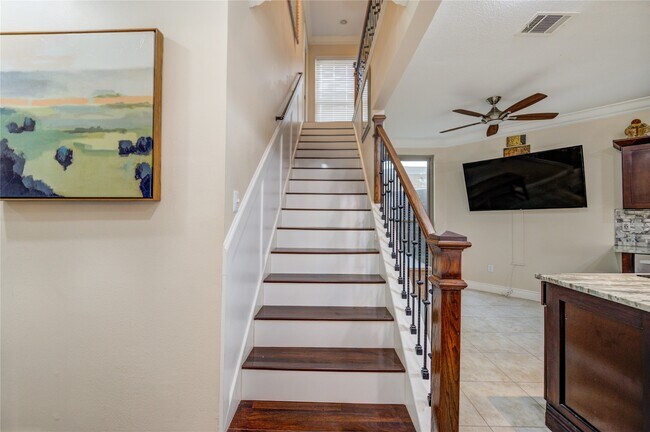 Building Photo - 2527 Potomac Dr