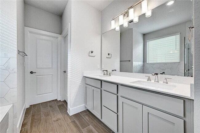 Building Photo - 8412 Cottage Rose Dr