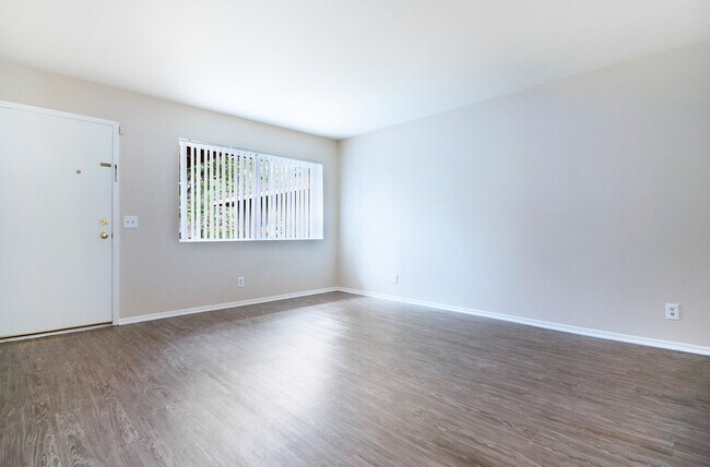 Building Photo - Los Timbres Street Duplex