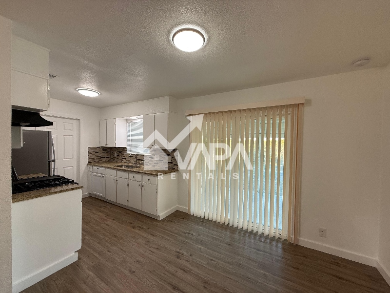 Building Photo - 1906 Wilsons Creek St