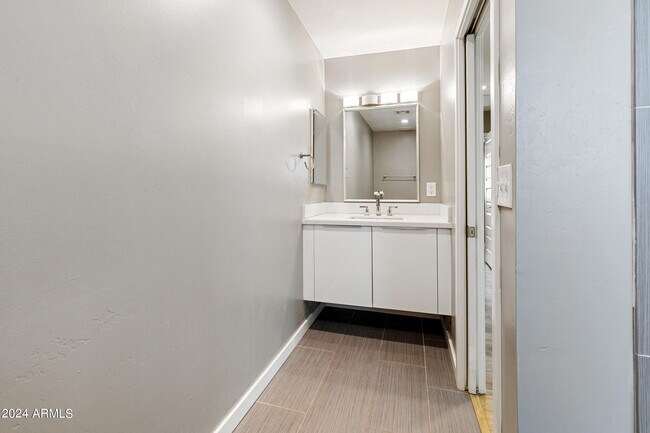 Building Photo - 1832 E Campbell Ave