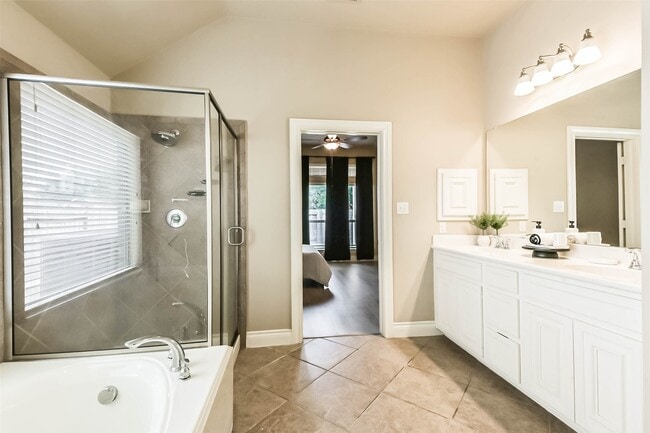Building Photo - 13010 Gentle Water Dr