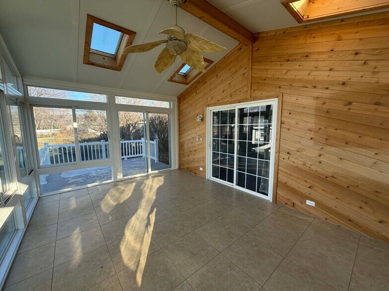 Building Photo - 1730 N Ridge Ave