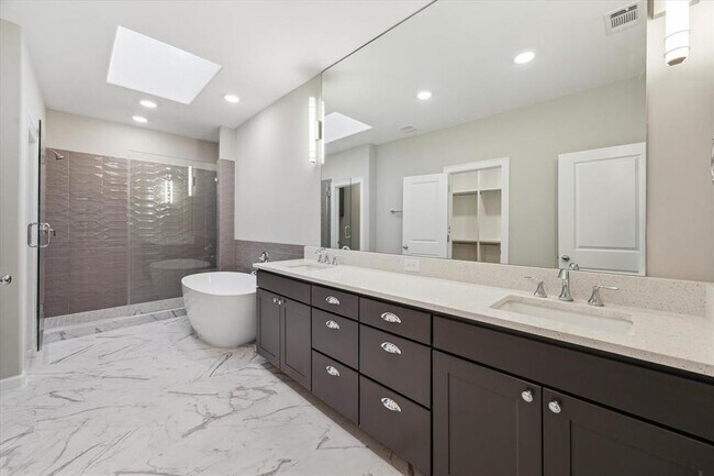 Building Photo - 804 Dawn Meadows Dr