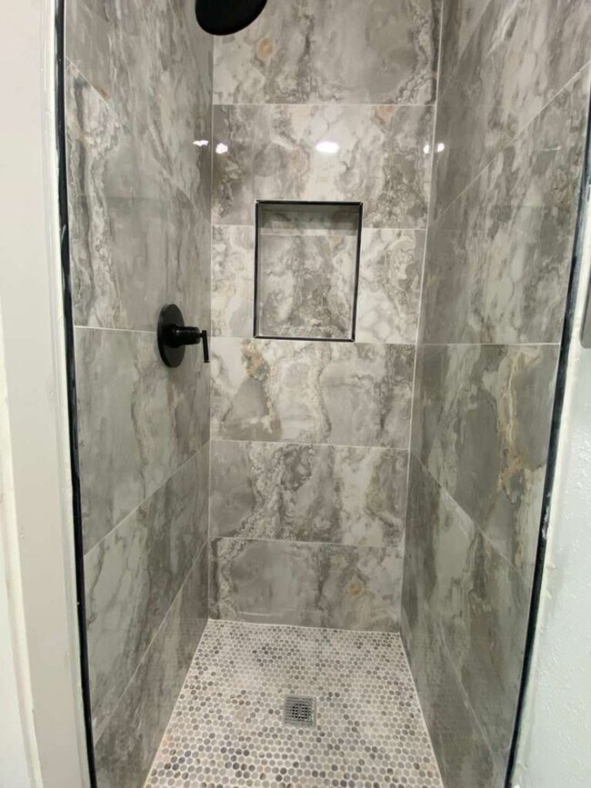 Building Photo - BEAUTIFUL HOME IN HOUSTON. MOVE IN READY!.