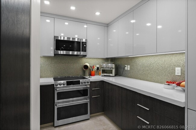 Building Photo - 170 N Ocean Blvd