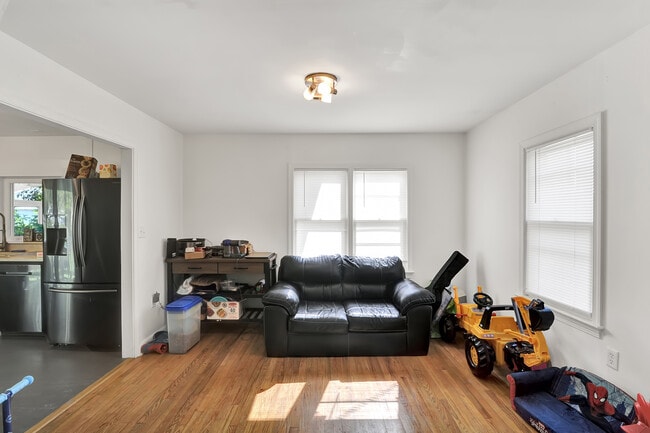 Building Photo - 3088 Forrest Ave