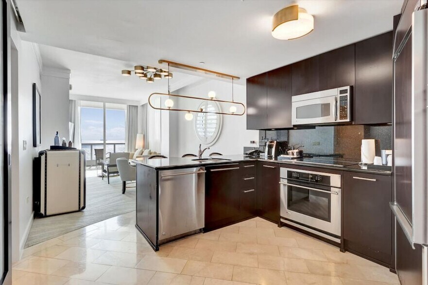 Building Photo - 4391 Collins Ave