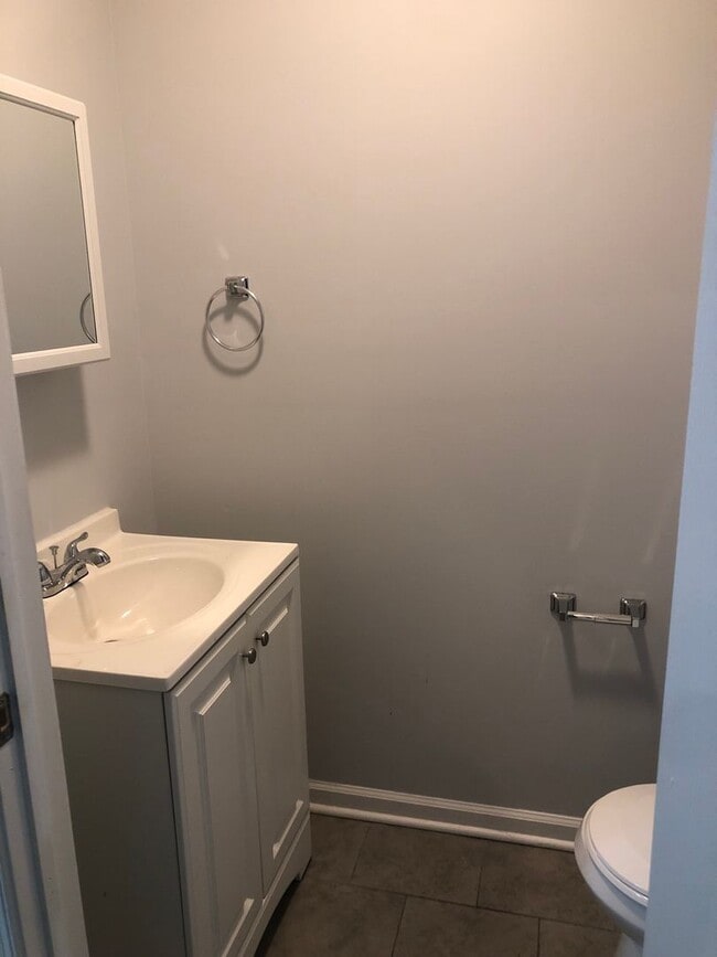 Building Photo - Approved 2 or 3 Bedroom Voucher 1.5 Bathroom