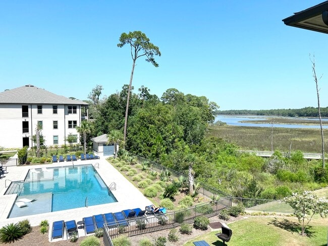 Building Photo - WATERFRONT CONDO FOR RENT