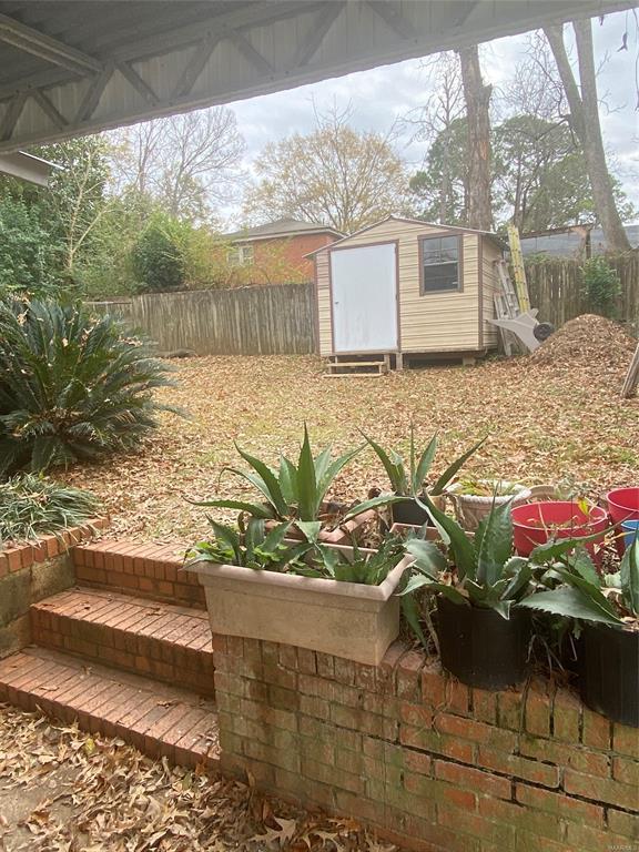 Building Photo - 2052 Midway St