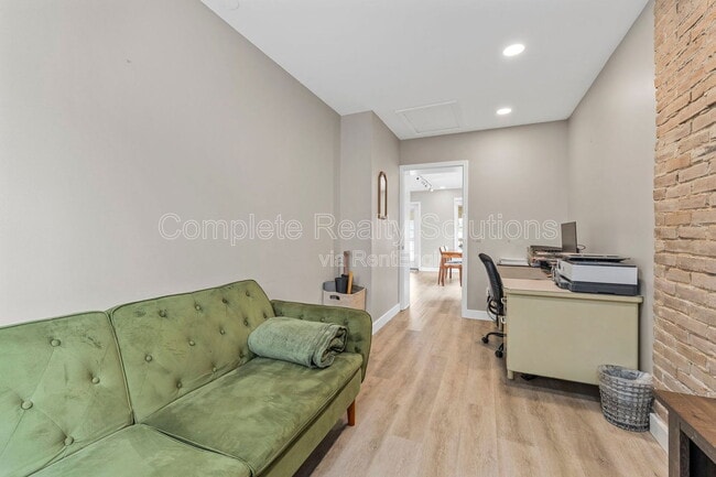 Building Photo - 620 S Benton Ave