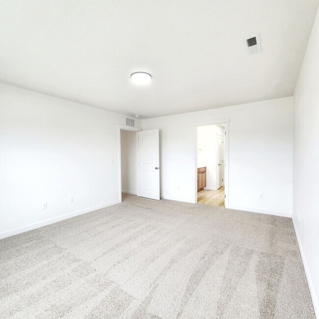 Building Photo - Newer Caldwell Home
