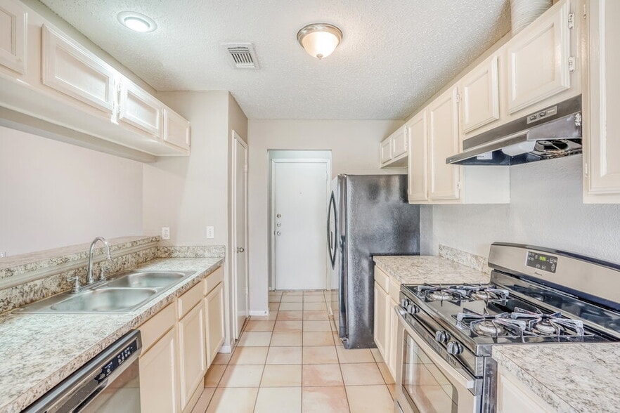 Building Photo - 12214 Flaxen Dr