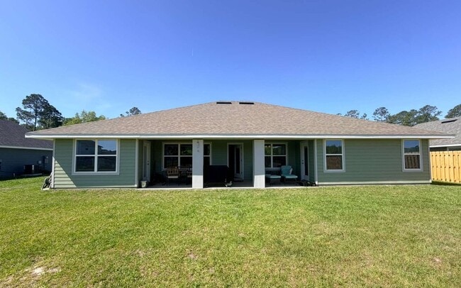 Building Photo - 297 SW Silverpalm Dr