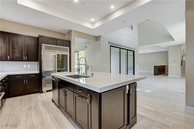 Building Photo - 64 Grey Feather Dr