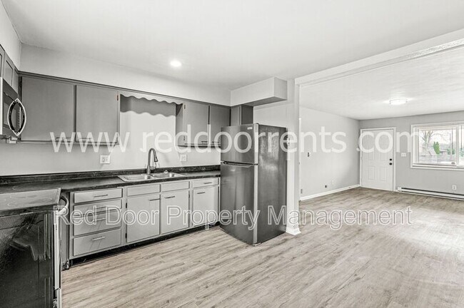 Building Photo - 10301 Medallion Dr