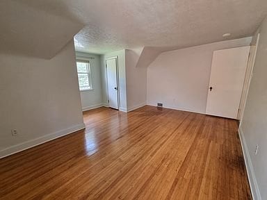 Building Photo - 179 Amherstdale Rd