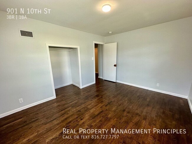 Building Photo - Completely Renovated 3 Bedroom 1 Bath on a...